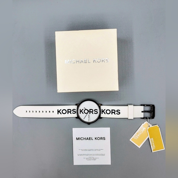 NWT Michael Kors 42mm Charley Watch. 20mm band. Matte white/black. - Picture 1 of 6